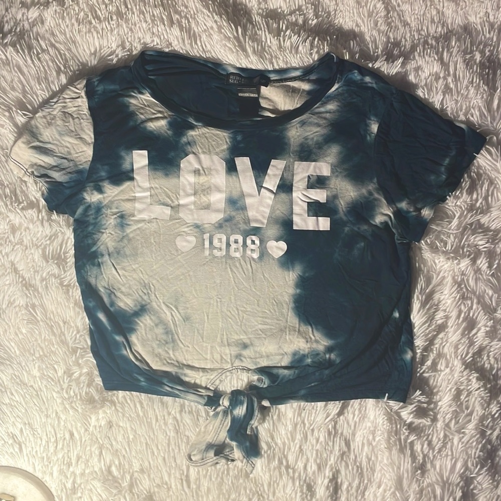 small tie die crop top tied at the bottom